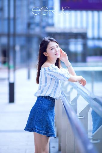 护士给病人做性功能康复治疗